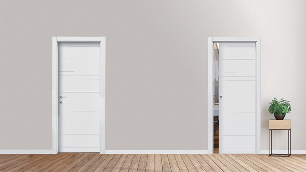 Rendering con dettaglio di due porte "Cross Bianco Laccato" in versione a battente e scorrevole interna